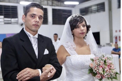 Rapaz realiza sonho de casamento da namorada, que luta contra o câncer