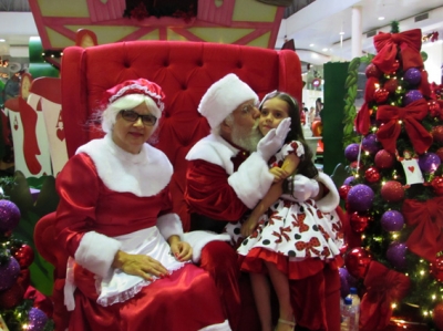 Chegada do Papai Noel atrai milhares de visitantes ao Marília Shopping
