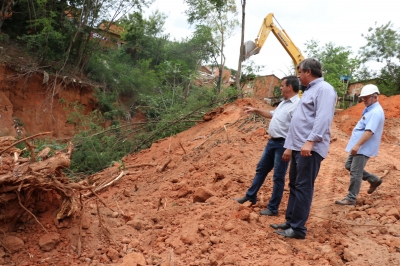 Iniciada obra de galeria pluvial e contenção de “cratera” da Vila Barros