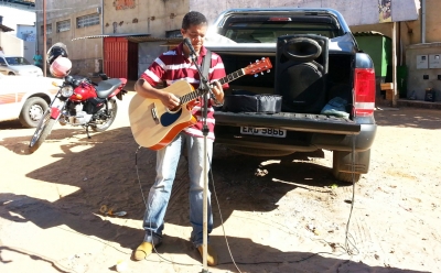 EVANGELIZAÇÃO: conheça quem é o cantor das ruas, praças e feiras de Marília
