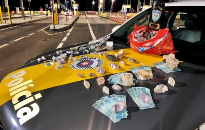 Polícia apreende mais de 20 kg de pedras preciosas em fundo falso de veículo