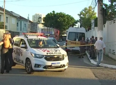 Menino de 4 anos é achado morto embaixo do banco de van escolar