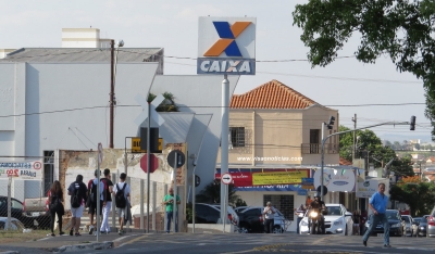 Seis agências da Caixa em Marília abrem hoje