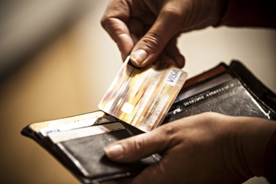 Juros do cartão avançam e chega a 486% ao ano