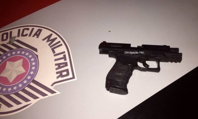 Homem é detido com arma de brinquedo na feira noturna