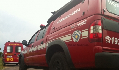 Carreta carregada com etanol tomba na BR-153. próximo a Marília