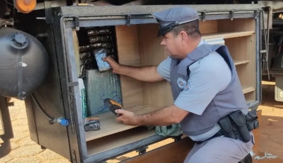 Caminhoneiro é detido com mais de 700 celulares sem notas fiscais