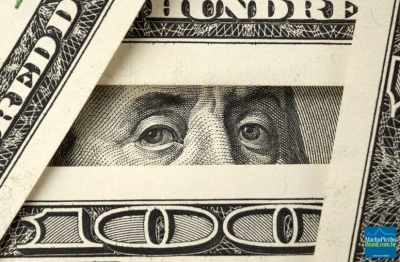 ECONOMIA: Dólar opera em alta e chega a R$ 3,85