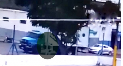 GARÇA: Mulher entra em caminhão desgovernado e evita acidente