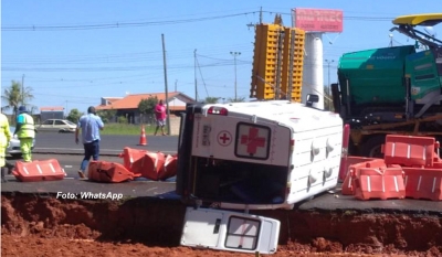 Acidente envolvendo ambulância na SP-294 mobiliza equipes de resgate