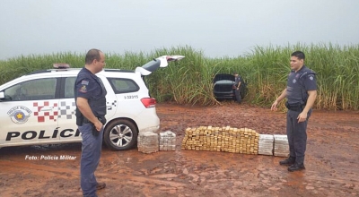 PM recupera carro roubado e apreende mais de 260 quilos de maconha