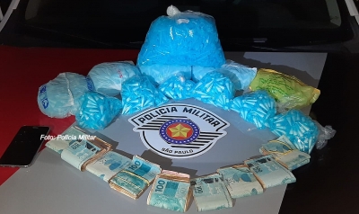 Casal de adolescentes é apreendido com cocaína e muito dinheiro na zona sul