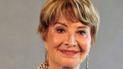 Glória Menezes está internada com infecção respiratória