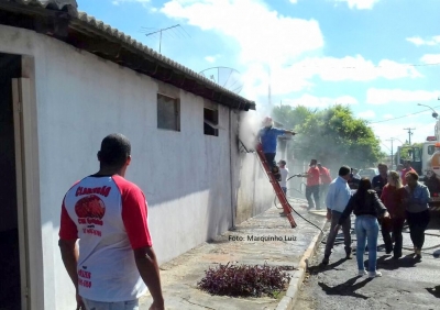 Incêndio atinge residência em Pompéia