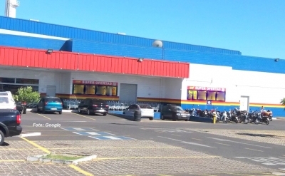 Mulher furta chocolates em supermercado e acaba presa em flagrante