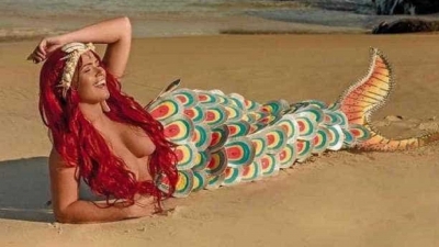 Fani aparece mais magra e posa de sereia: 