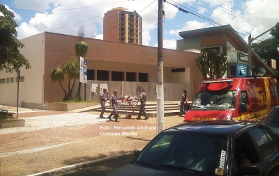 Prefeitura: acidente foi ao lado do Teatro e envolveu servidor