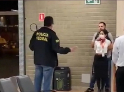 Utilizando uma caneta, policial faz comissária de bordo refém no aeroporto de Cumbica