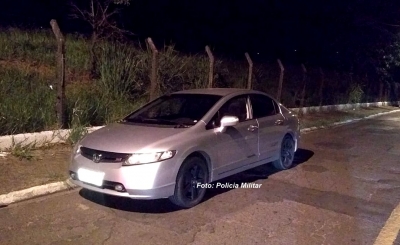 Homem tenta dar "desculpa esfarrapada" na PM e acaba detido com veículo furtado