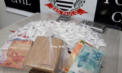 Rapaz esconde drogas em fronha de travesseiro e acaba preso