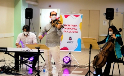 Profissionais da Saúde emocionam-se com apresentação de Trio Détaché, em homenagem