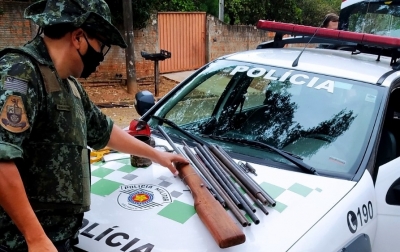 Polícia Ambiental prende homem com espingarda, na região