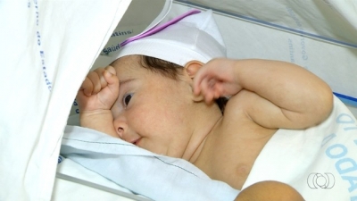 Ensaio registra bebês que superaram doenças 
