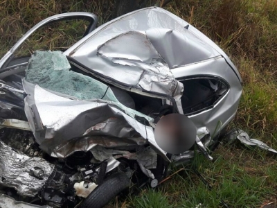 Motorista morre após bater de frente com caminhão