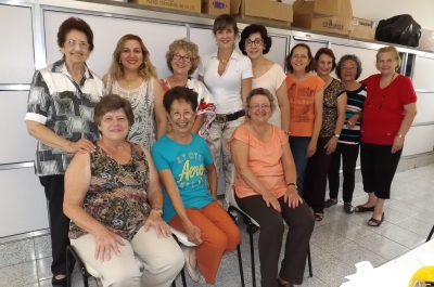 Voluntárias da APAE realizam Bazar de Natal