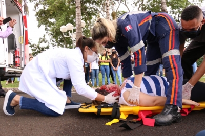 Enfermeiros pós-graduandos da Unimar participam de Simulação de atendimento pré-hospitalar