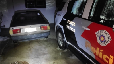 Homem é preso pela PM dirigindo carro furtado em Marília