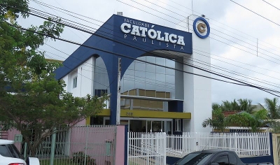 Católica: universitário que fizer transferência ganha 50% de desconto