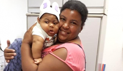 Família faz campanha para conseguir cadeira de rodas para criança com paralisia cerebral