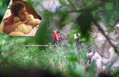 Sepultamento de criança levada por enxurrada será às 16h. Amigos ajudam a família