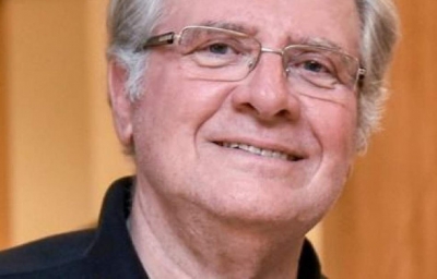 Empresário morre após ser encontrado desacordado ao lado da sua moto em estrada