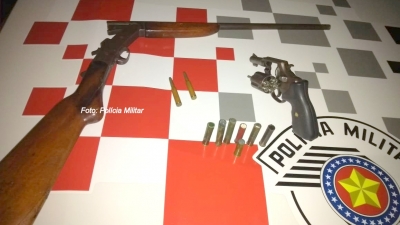 Briga entre vizinhos leva PM a apreender armas, na região