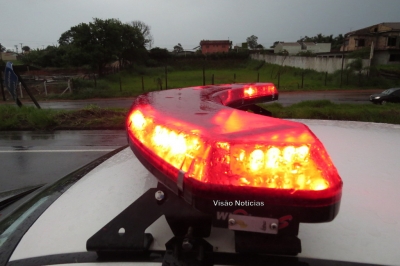 Ladrão armado de revólver rouba loja de conveniência na zona norte