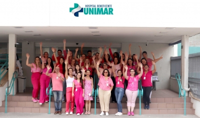 Funcionários do HBU vestem rosa em apoio a prevenção ao câncer de mama