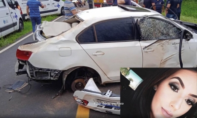 Moça morre ao ser arremessada para fora de carro após capotamento
