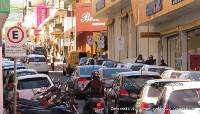 Comerciantes fazem assembleia para avaliar propostas de comerciários