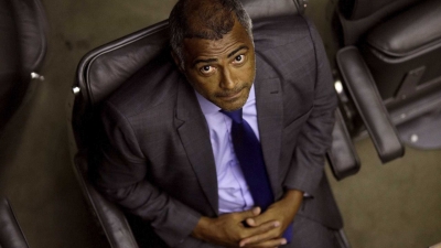 Carros de Romário avaliados em R$ 500 mil são apreendidos pela Justiça