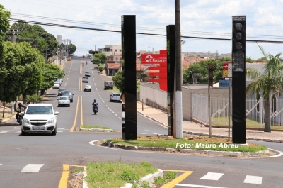Semáforos em rotatória da Via Expressa na zona sul causam polêmica
