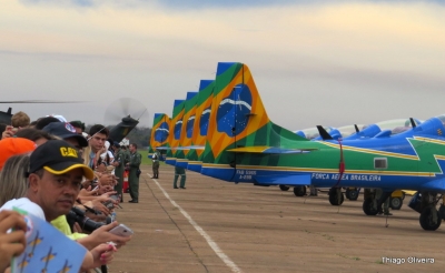 Esquadrilha da Fumaça anuncia retorno de demonstrações