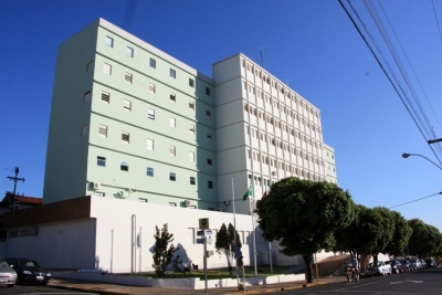 Pedreiro morre após cair do telhado de residência