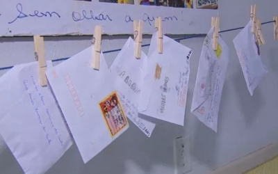 ONG cria varal de cartinhas para presentear crianças carentes no Natal