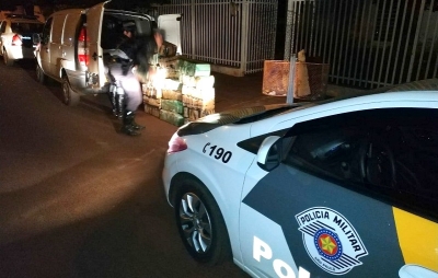 Suspeitos fogem e abandonam veículo com quase 400kg de maconha