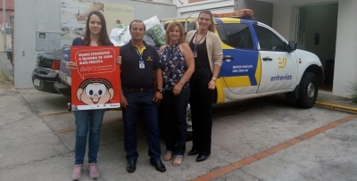 Entrevias entrega roupas e cobertores ao Fundo Social