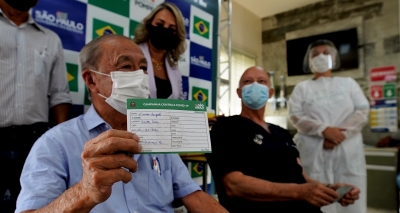 Pompeia vacina mais de 25% da população e reduz faixa etária