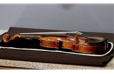 Policiais devolvem violino de 10 milhões esquecido no trem