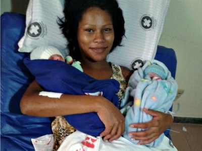 Mulher descobre que teria gêmeos só na hora do parto